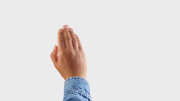 змішана раса глибокий тон шкіри чоловіча рука робить прокладку праворуч, використовуючи весь жест руки на білому
 - Кадри, відео