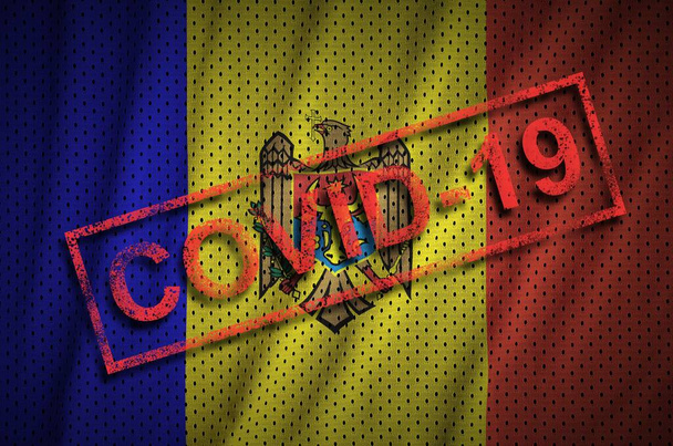 Moldawische Flagge und rote Covid-19-Marke. Coronavirus-Ausbruchskonzept 2019-ncov - Foto, Bild
