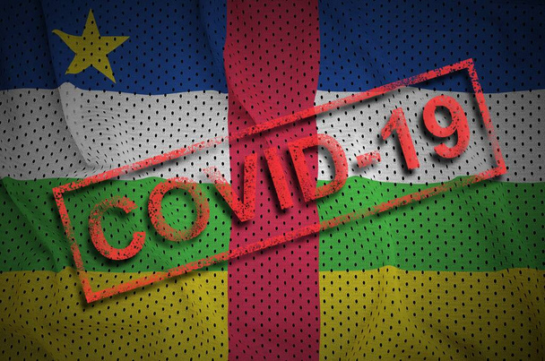 Keski-Afrikan tasavallan lippu ja punainen Covid-19 leima. Coronavirus 2019-nCov-taudinpurkauksen käsite
 - Valokuva, kuva
