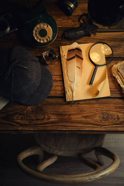 Flat lay composition with vintage detective items on wooden table - Foto, Bild