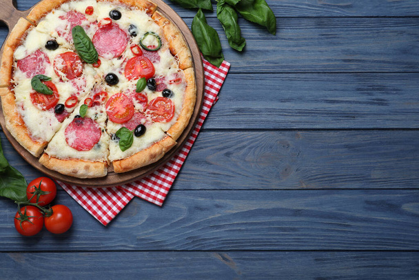 Flat lay composition with delicious pizza Diablo on wooden background. Space for text - Foto, Imagem