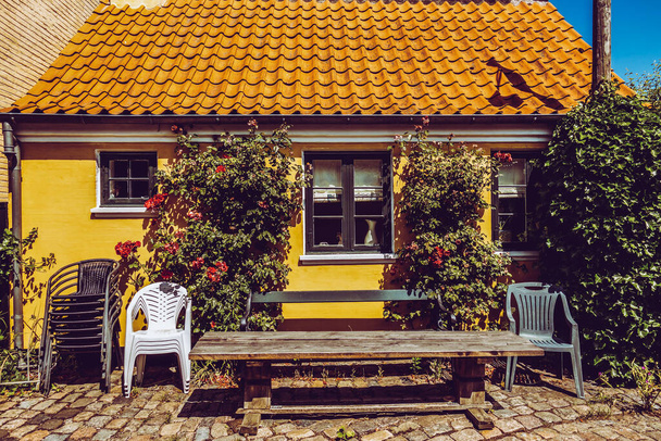 Bella architettura danese in un pittoresco villaggio - Foto, immagini