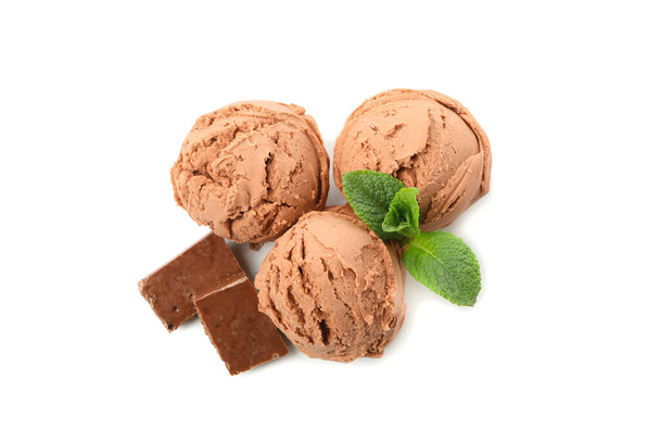 白を基調としたアイスクリームボール、ミント、チョコレート。 - 写真・画像