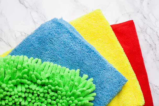 schoonmaken huishouden kleurrijke microvezel doek  - Foto, afbeelding