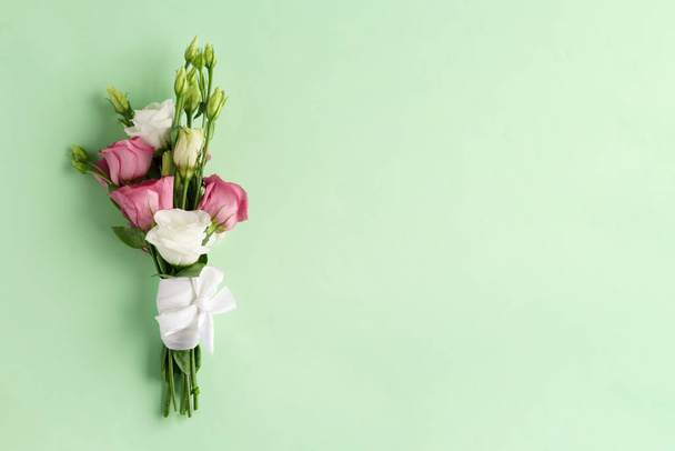 Bouquet of Flowers eustoma pink and white on green background isolated - Фото, зображення