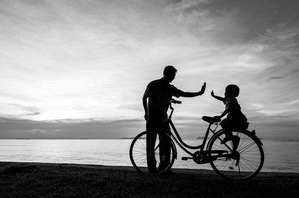 自転車の日没 - 写真・画像