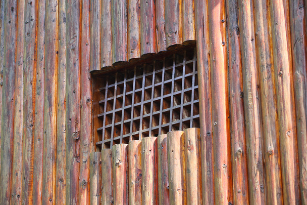 Archaize puertas y ventanas de madera
 - Foto, Imagen