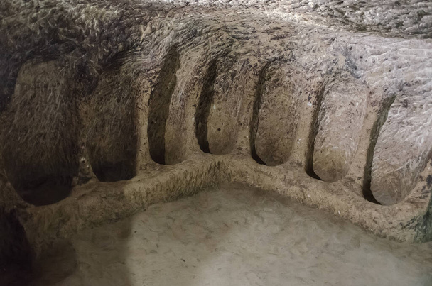 Η υπόγεια πόλη Ντερίνκουγιου είναι μια αρχαία πολυστρωματική σπηλιά στην Καππαδοκία της Τουρκίας.. - Φωτογραφία, εικόνα