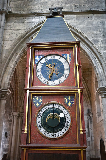 астрономічний годинник
 - Фото, зображення