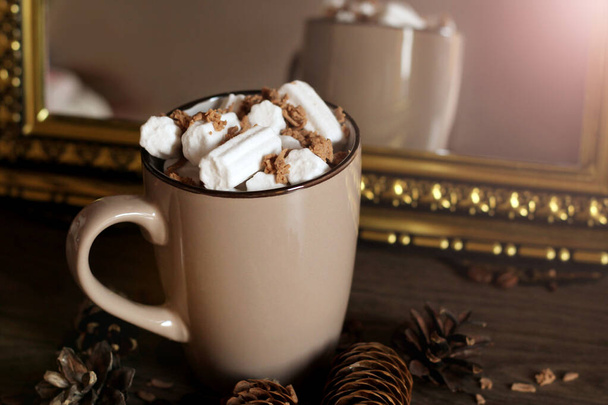 Hot chocolate with marshmallow in a cup so close - Φωτογραφία, εικόνα