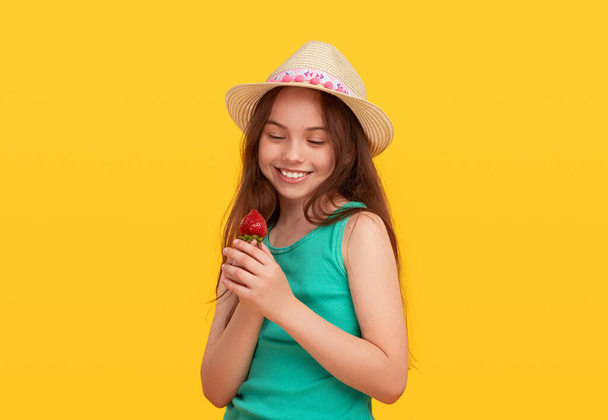 Happy teenager with fresh strawberry - Foto, afbeelding