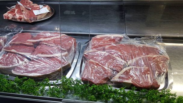 Pretoria, Sud Africa - 08 feb. 2019: La carne fresca di Maders Slaghuis a Pretoria è una macelleria e un museo nello stesso edificio. Mangiare buon cibo e vedere alcune collezioni incredibili
 - Foto, immagini