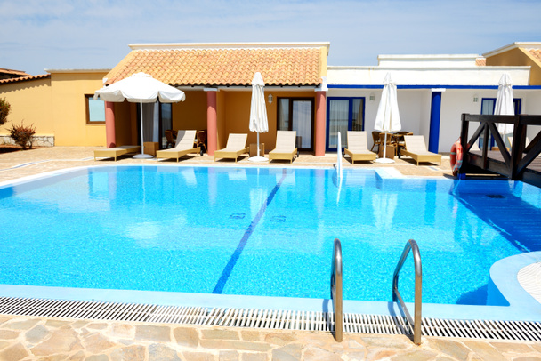 bazén poblíž luxusní vila, peloponnes, Řecko - Fotografie, Obrázek