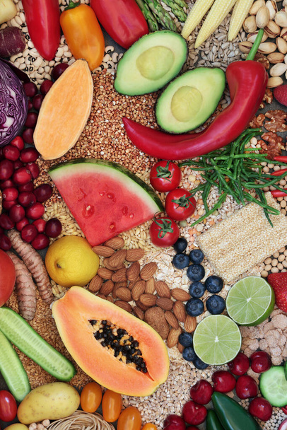 Protein, vitamin, mineral, antosiyanin, antioksidan, fiber, omega 3 ve akıllı karbonhidratlı sağlıklı bir bağışıklık sistemi için bitkisel temelli vegan gıdalar. Etik yemek konsepti. Düz yatıyordu. - Fotoğraf, Görsel
