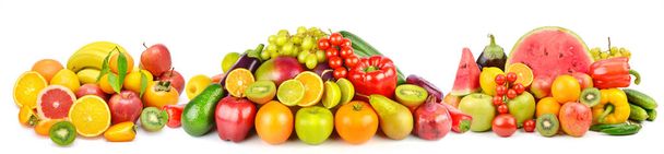 Kolekcja panoramiczna świeże owoce i warzywa izolowane na białym tle. Kolaż. Szerokie zdjęcie . - Zdjęcie, obraz