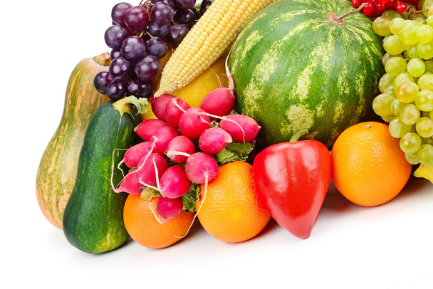 Obst und Gemüse isoliert auf weißem Hintergrund. Gesunde Ernährung. - Foto, Bild