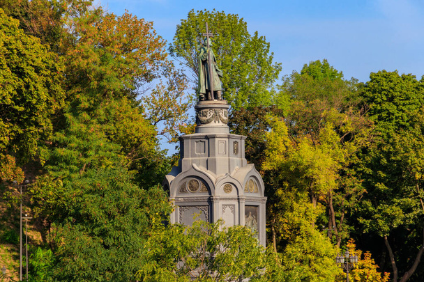 聖ウラジーミル記念碑,キエフの王子ウラジミール大王に捧げ(1853年に建てられました)キエフで,ウクライナ - 写真・画像