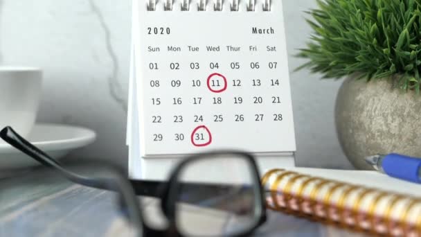 határidő koncepció piros jelzéssel a naptári napon  - Felvétel, videó