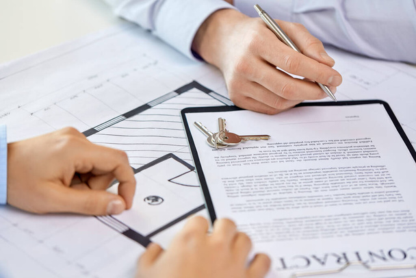 hands signing property purchase contract at office - Foto, immagini