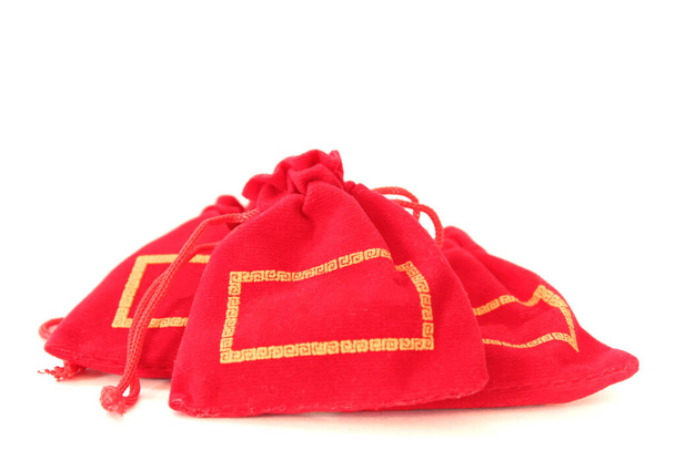 Sacs chinois chanceux rouges sur fond blanc, ornement Nouvel An chinois
 - Photo, image