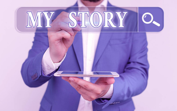 Piszę notatkę z "My Story". Biznesowe zdjęcie pokazujące wydarzenia z poprzedniego życia lub wybory, których dokonałeś. - Zdjęcie, obraz