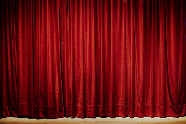 Fundo da fase de cortina vermelha
 - Foto, Imagem