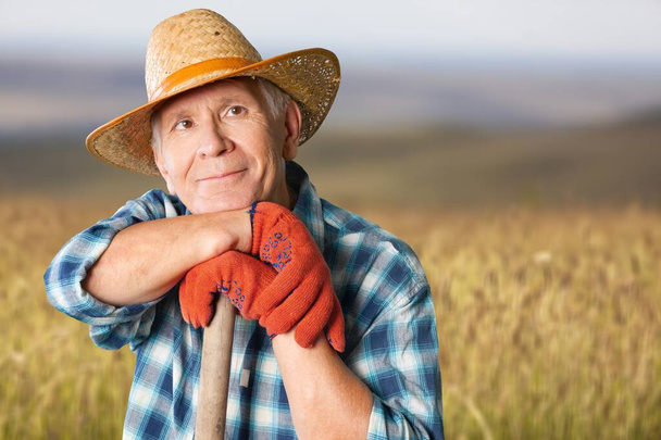 senior man in straw hat  - Фото, зображення