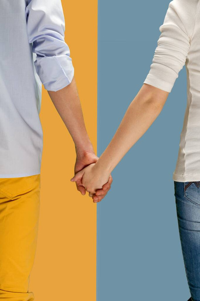 cropped shot of man and woman holding hands  - Foto, Bild
