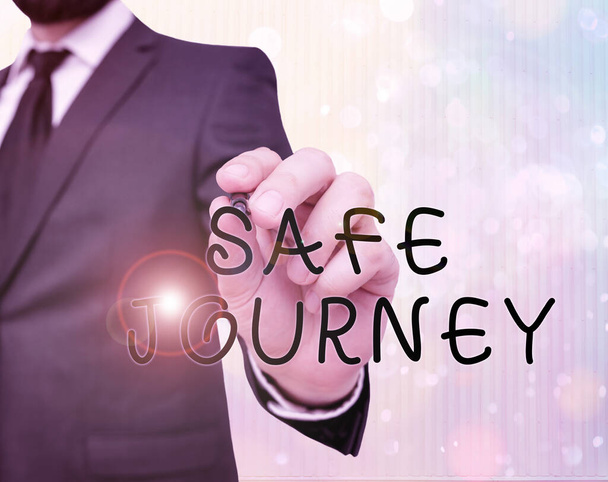 Signe texte montrant Safe Journey. Photo conceptuelle façon polie de souhaiter à quelqu'un un voyage en toute sécurité ou Voyage en toute sécurité
. - Photo, image