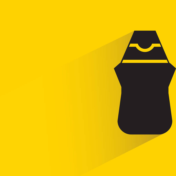 botella o bebida botella paquete con sombra gota en fondo amarillo
 - Vector, Imagen