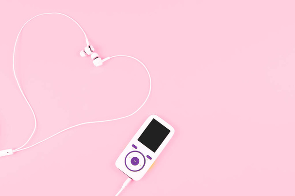 White music player on pastel pink background. - Foto, immagini