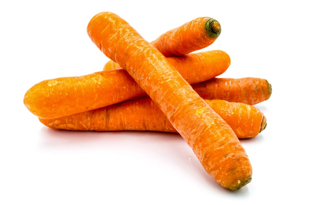 zanahorias maduras aisladas sobre fondo blanco - Foto, imagen