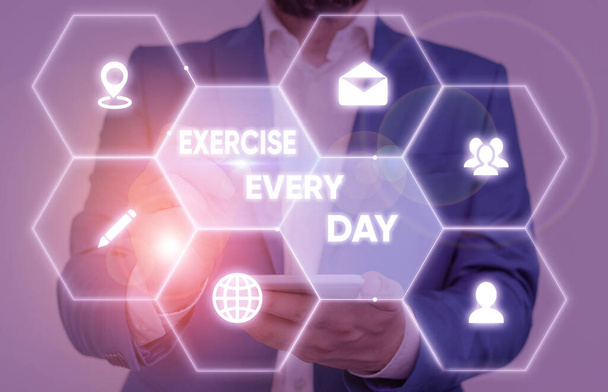 Rukopis text Cvičení Každý den. Koncept znamená pohybovat tělem energicky, aby se dostal fit a zdravý. - Fotografie, Obrázek