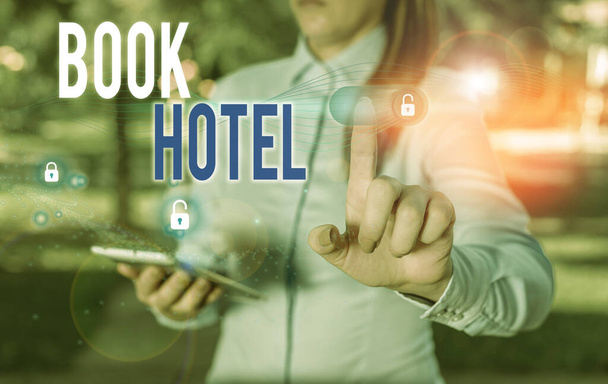 Szövegíró szöveg Book Hotel. Üzleti koncepció egy szállodai szoba vagy szállás kialakításához. - Fotó, kép