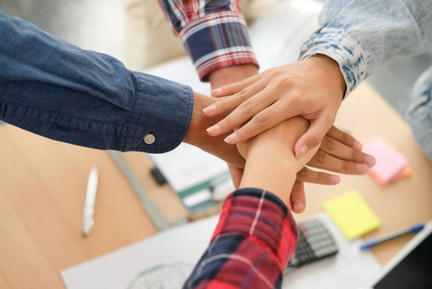 startup man woman joining united hand, business team touching hands together after complete a deal in meeting. unity teamwork partnership corporate concept. - Foto, Imagen