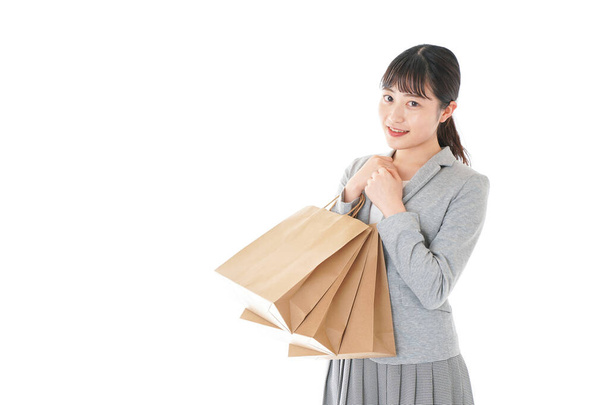 feliz asiático mujer con compras bolsas aislado en blanco fondo
  - Foto, imagen