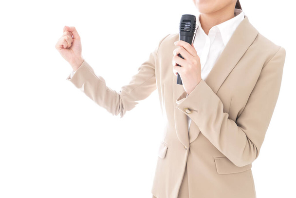 jeune femme d'affaires avec microphone isolé sur fond blanc - Photo, image