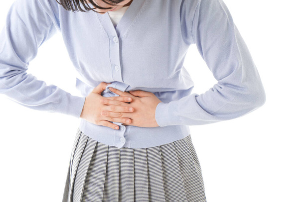 nő szenved gyomorfájás fehér háttér - Fotó, kép
