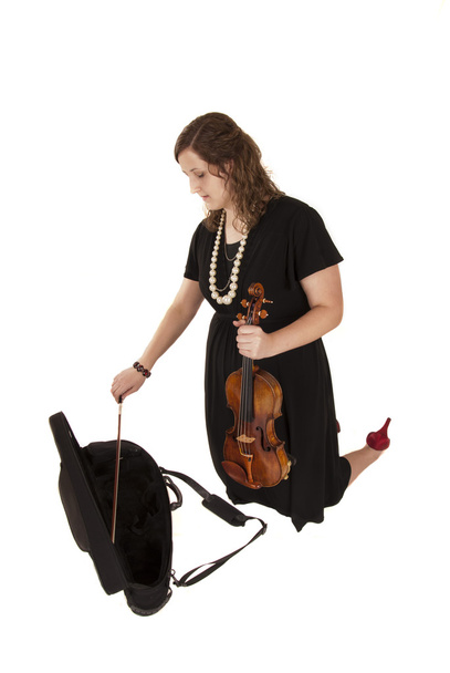 young woman putting her violin away in her case - Foto, Bild