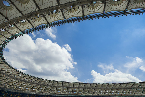 Estádio telhado
 - Foto, Imagem