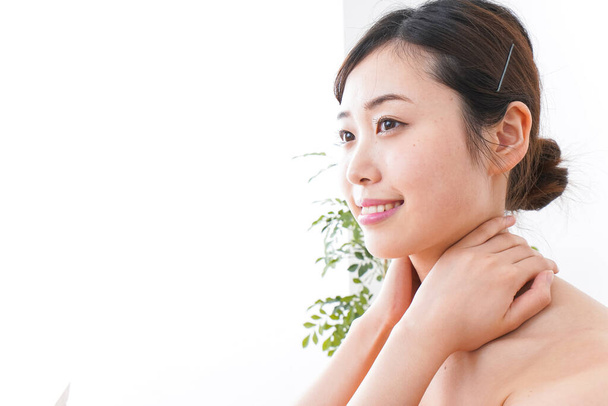 schöne asiatische Frau mit sauberer Haut - Foto, Bild