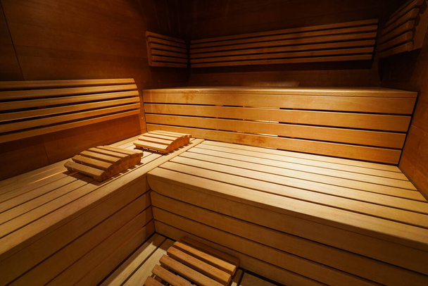 houten sauna met bubbelbad - Foto, afbeelding