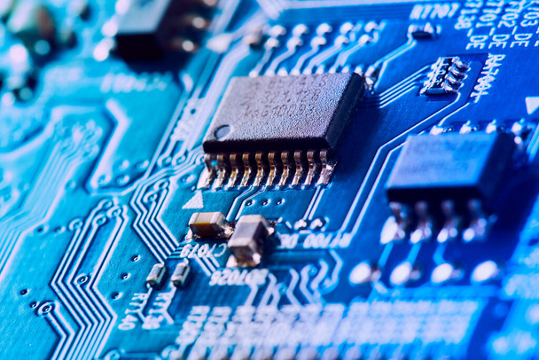 Electronic circuit board with electronic components such as chips close up - Zdjęcie, obraz