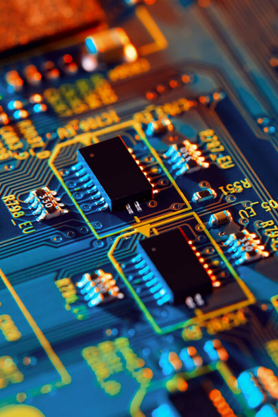 Electronic circuit board with electronic components such as chips close up - Fotografie, Obrázek