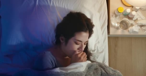 Asian kobieta ma ból gardła - Materiał filmowy, wideo