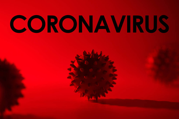 Inscrição CORONAVIRUS em fundo vermelho. Organização Mundial da Saúde OMS introduziu novo nome oficial para a doença: COVID-19 SARS, Coronaviridae, SARS-CoV, SARSCoV, MERS-CoV
 - Foto, Imagem