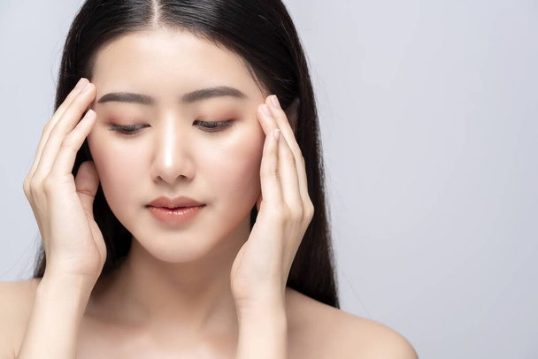 Beautiful Pretty Young asian Woman with Clean Fresh bare Skin concept Asian Girl beauty face skincare. Facial treatment. healthy skin and cosmetic ideas concept - 写真・画像