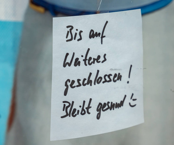 Znaménko uzavřeno až do odvolání kvůli viru korony v němčině - Fotografie, Obrázek