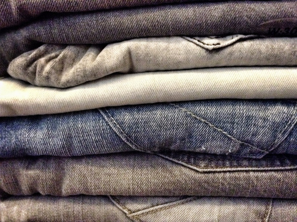 Pila di Blue Jeans
 - Foto, immagini