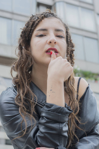 Portrait girl in madrid city with jacket black - Foto, afbeelding